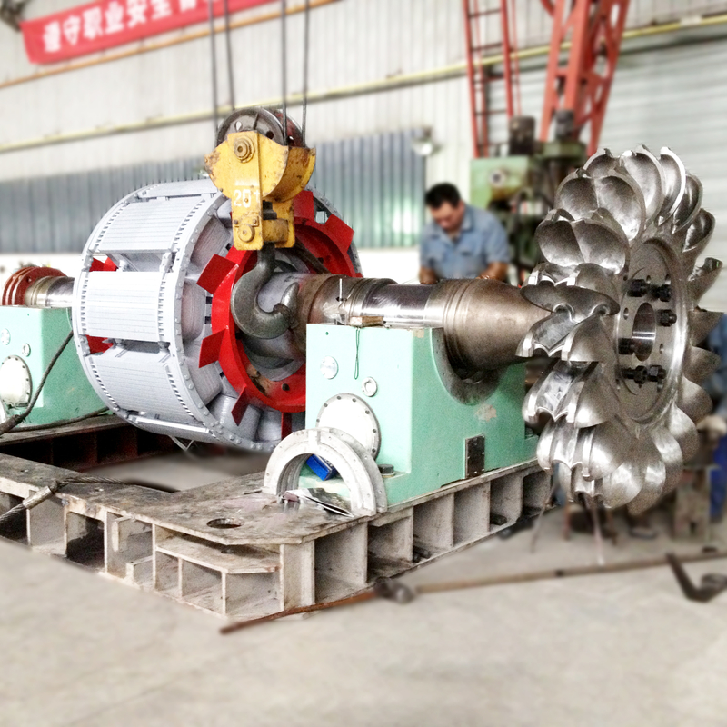 Yüksek Voltajlı Pelton Hidrolik Turbin Jeneratörü 6-10kV Adlık Voltaj 500-3000r/min Hava/Yağ Soğutma