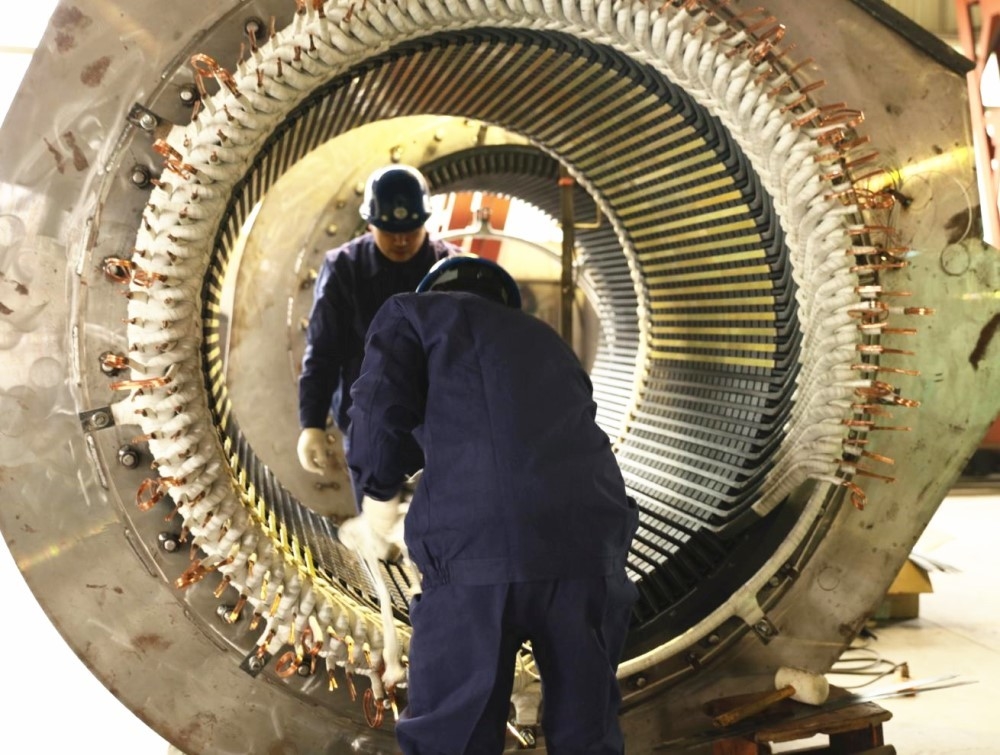 Özel olarak tasarlanmış, 450-1000 RPM'lik paslanmaz çelik koşucu ile hava soğutmalı su türbini jeneratörü