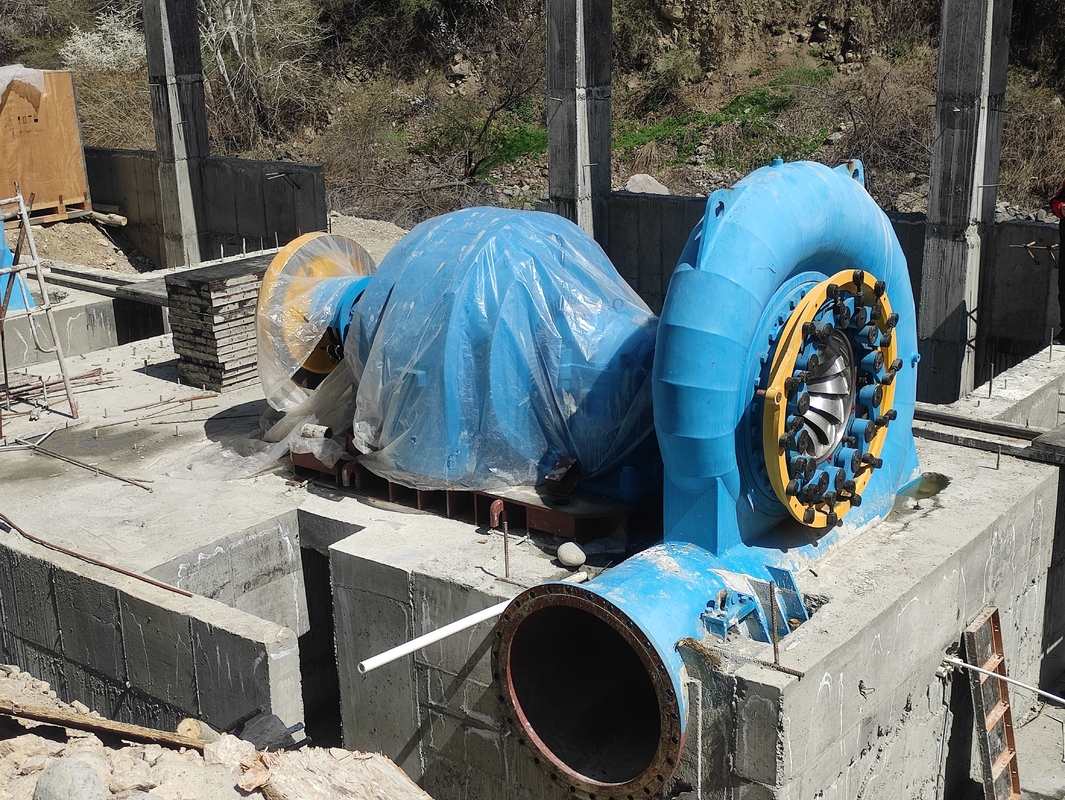 Dikey/Yatay Pürüzsüz Su Türbini Jeneratörü 450-1000 rpm Hız Yüksek Eiffiency