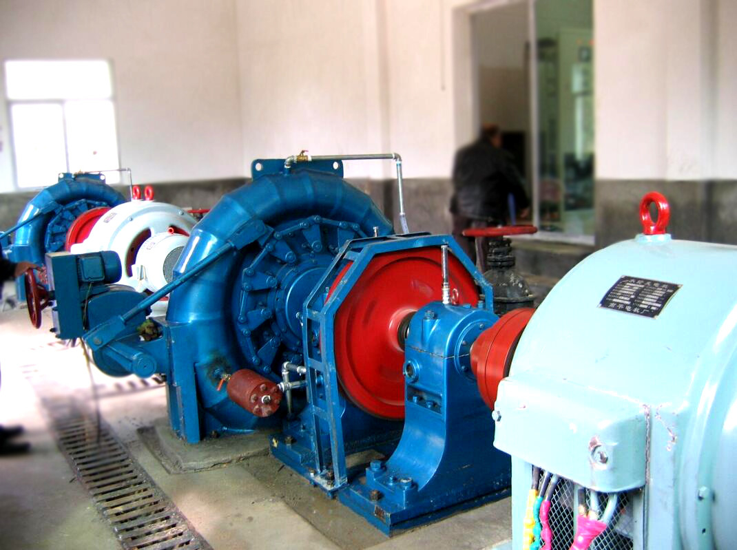 Dikey veya yatay Francis türbine jeneratörü Otomatik kontrol modu 300KW-20MW 400V 800V 6.3kV 10kV