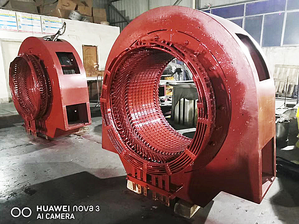 Güç çıkışı fırçasız su türbini jeneratörü 300-3000rpm Hız aralığı 220V-690V Adli voltaj