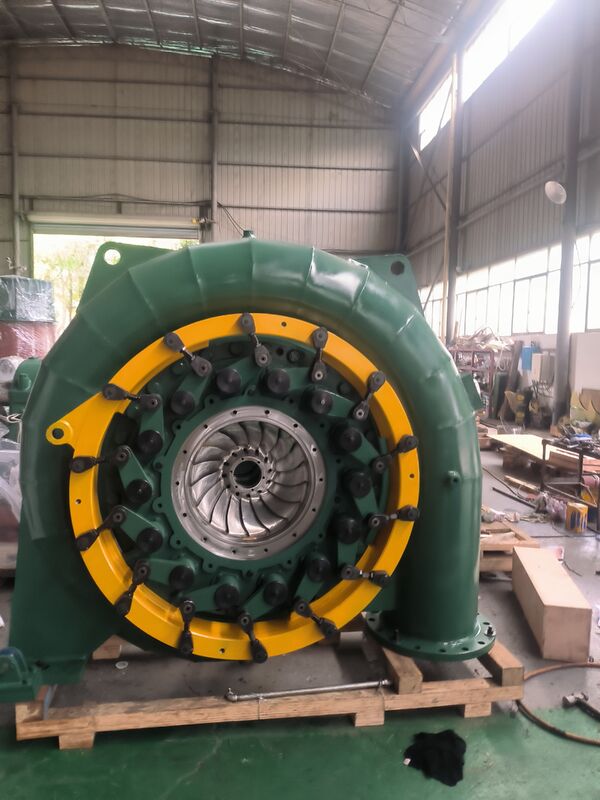 %85 - %95 Verimlilik ve 200kw-20mw Güç Çıkışlı, Otomatik Voltaj Regülatörlü (AVR) Özelleştirilmiş Su Türbini Jeneratörü