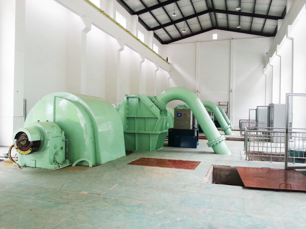 Su enerjisi santrali için baş Pelton türbininin kapasitesi 5-50t Adlandırılmış frekans 50/60Hz fırçasız veya tiristor heyecanlandırma modu