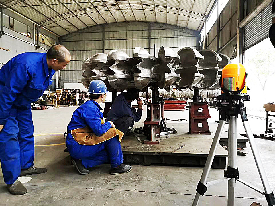 500-3000r/min Hız aralığı Pelton Tipi Turbin Jeneratörü fırçasız heyecanlandırma modu ile