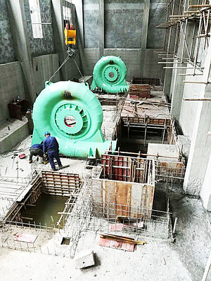Güç Dikey Su Türbini Jeneratörü 200KW-20MW Otomatik Kontrol Özel Renk