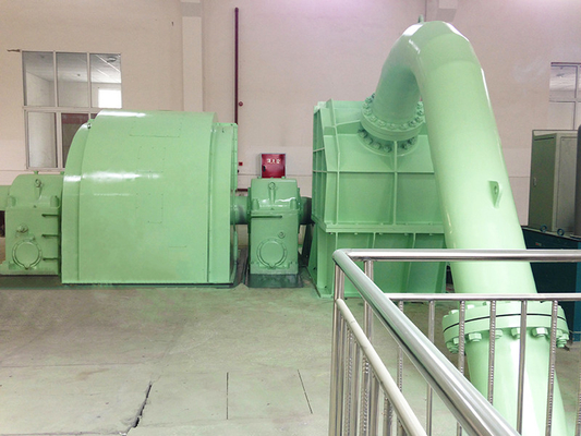 60Hz Frekanslı 10kV Pelton Turbine Jeneratörü dökme demir / paslanmaz çelik inşaat hava / yağ soğutması